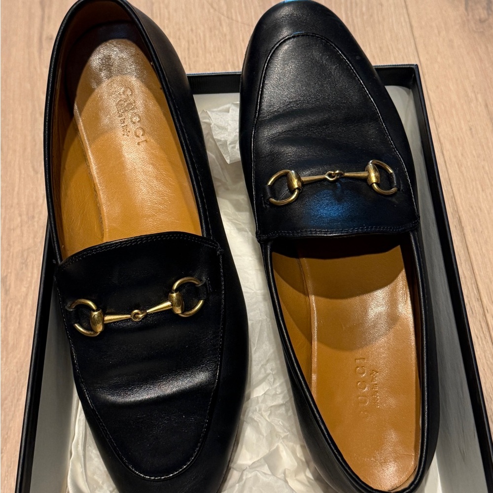 Gucci Loafer Black Leather Slip-On Loafers with Gold Detail - Picture 4 of 11